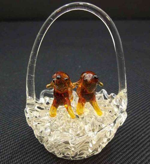 Adorable & Delicate Glass Lattice Work Basket With A Pair Of Brown Glass Puppies! 6,5cm/4,5cm