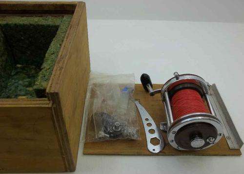 Vintage Penn Squidder/Shoulder No 140 Fishing Reel - Beautiful Condition In Original Box + Spares!!!