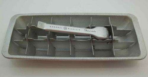 Retro General Electric Mini-Cube Aluminum Ice Tray With Hand Lever