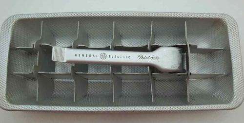 Retro General Electric Mini-Cube Aluminum Ice Tray With Hand Lever
