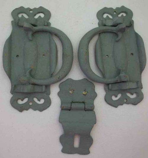 2X Old Painted Brass Door Handles & Hinge - Handle Measures 20cm/10cm