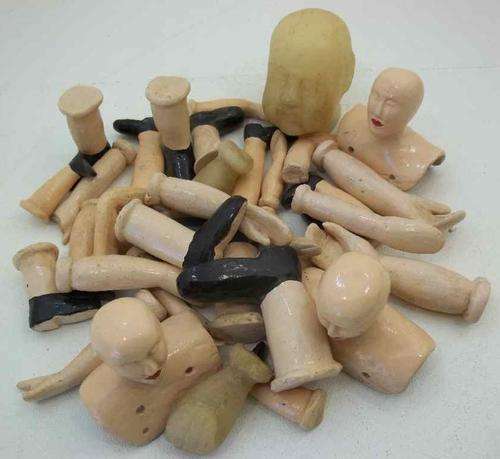Lot Of Small Ceramic Doll Parts, Largest Piece 6cm/4cm/4cm (30 Pieces)
