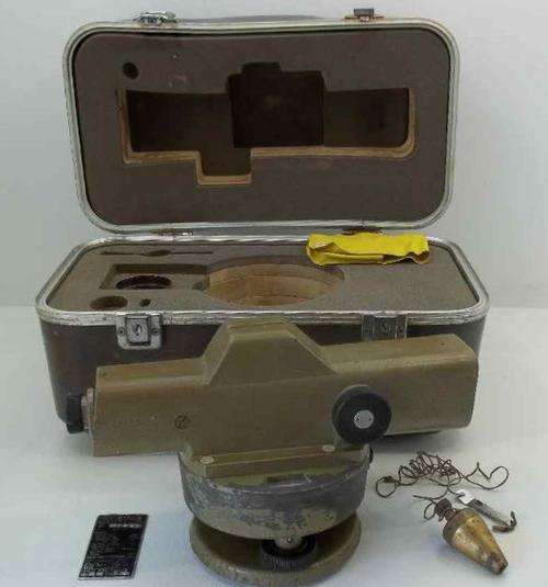FUJI-KOH AUTO-LEVEL S-302 IN CASE WITH PLUMB BOB