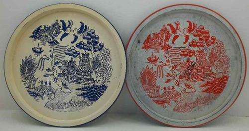 2X Lovely Unusual Willow Pattern Trays - Diameter 28cm