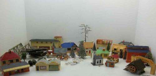 Vintage Assorted Pieces Of Model Train / Railroad Scenery