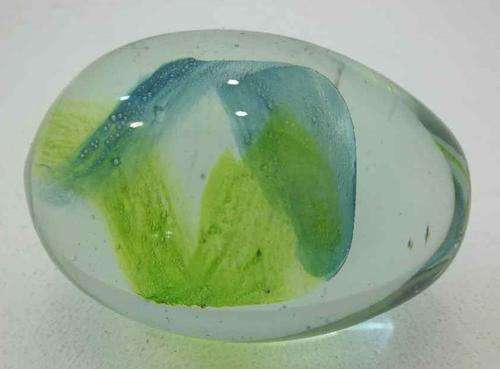 Beautiful Vintage Glass Egg - +/- 7cm/5cm