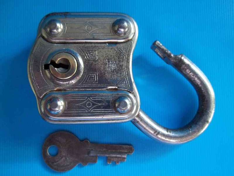 Vintage Padlock With Key (Working) - 5,5cm/9cm
