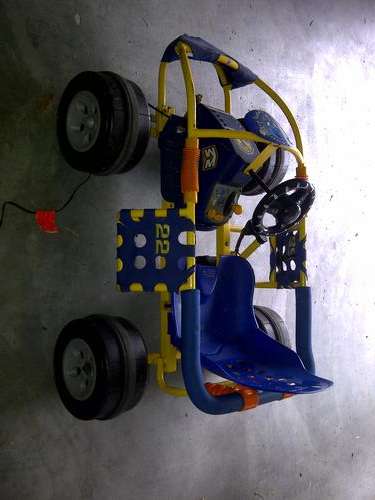 Battery car for kids to drive