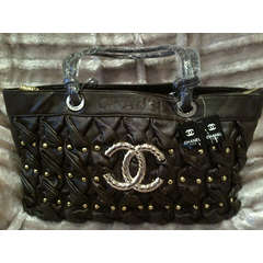 VERY VERY EXCLUSIVE!  COCO CHANEL HANDBAG - CC TAG WITH ZIP & CC PRINT INSIDE BAG