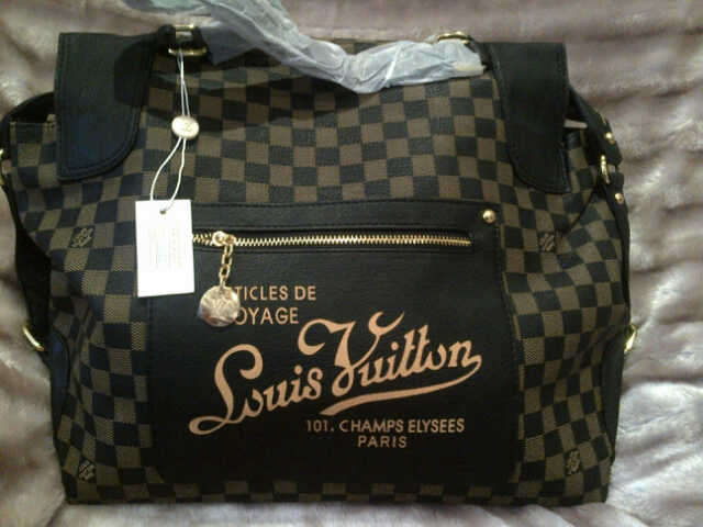 VERY EXCLUSIVE! CELEB FASHION LOUIS VUITTON HANDBAG