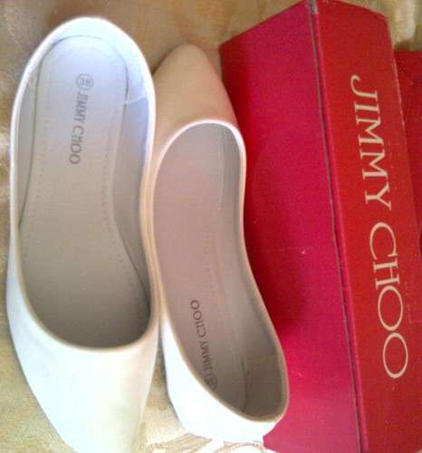 JIMMY CHOO PUMP- WHITE SIZE 6 - SUPER STYLISH+COMFY AND SMART!!!