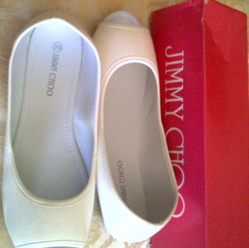 JIMMY CHOO PUMP- WHITE PEEP TOE- SIZE 6 - SUPER STYLISH+COMFY AND SMART!!!