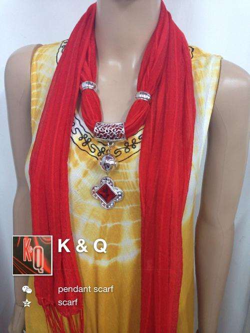K & Q scarf -pendant scarf