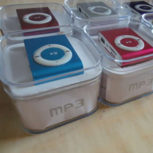 USB Mini Mp3 Player (Ipod Style) + Earphones + Gift Box