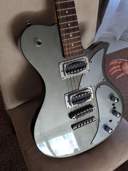 First Act VE591 Guitar with built in Amplifier
