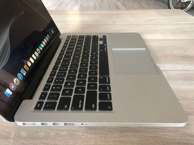 APPLE MACBOOK PRO 2015 13INCH RETINA EXCELLENT CONDITION!!!