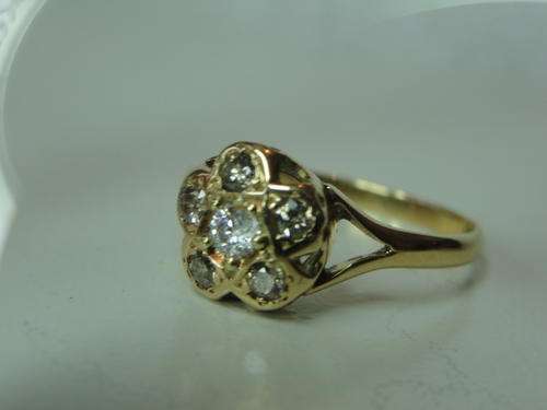 18 CT YELLOW GOLD AND DIAMOND RING