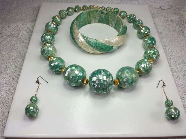 MOTHER OF PEARL NECKLACE EARRINGS AND BANGLE SET
