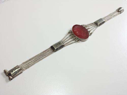 SILVER AND CAMEO BRACLET