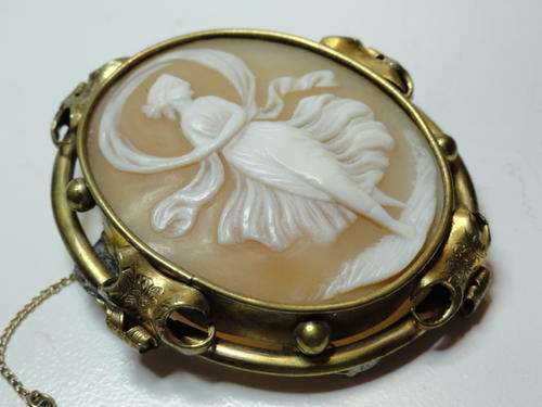 STUNNING LARGE SHELL CAMEO