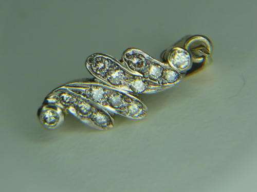 18 CT YELLOW GOLD AND DIAMOND PENDANT