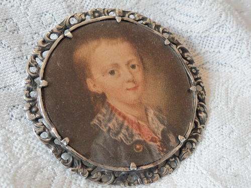 LARGE SILVER BROOCH