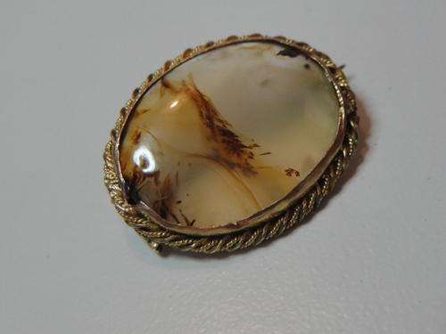 14 ct YELLOW GOLD AND AGATE BROOCH