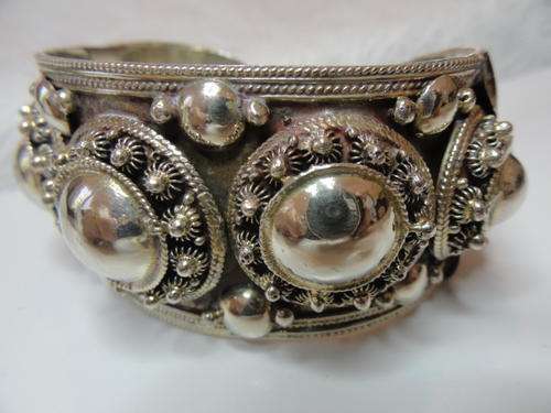 CHUNKY VINTAGE SILVER BANGLE