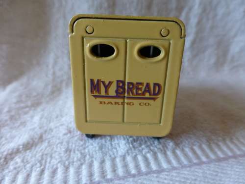 Matchbox Ford TT van Models of yesteryear "My Bread"