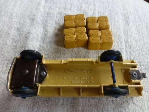 Dinky Toy 25R Forward Control Lorry