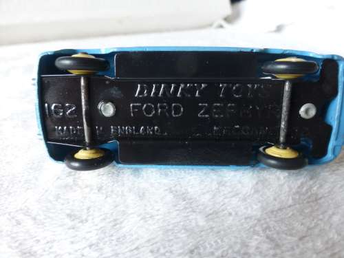 Dinky toy Ford Zephyr 162 Mecanno Ltd England sirca 1956 to1960