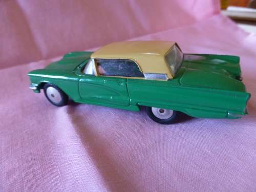 Corgi Toys Ford Thunderbird Gt Britain.