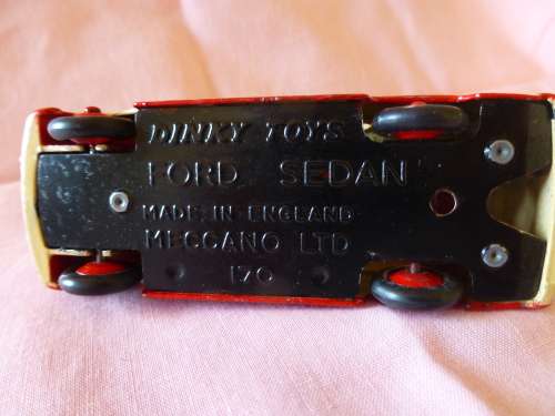 Dinky toys Ford Sedan 170 Sirca 1956-58 Meccano Ltd England.