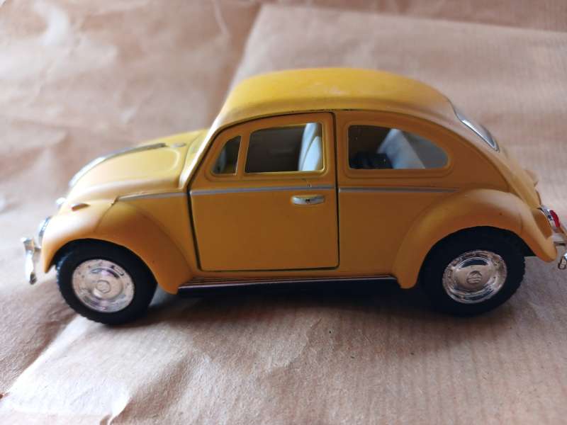 Kinsmart 1/32 scale 1967 model Volkswagen Classic Beetle