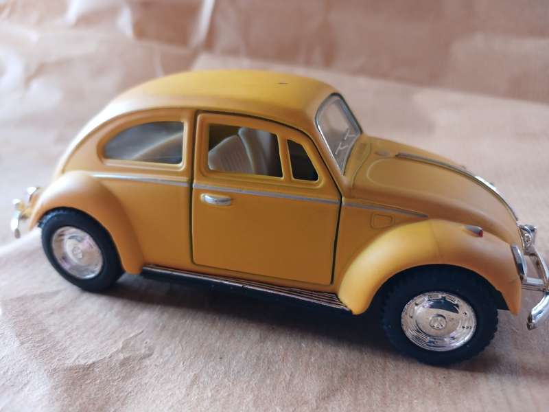 Kinsmart 1/32 scale 1967 model Volkswagen Classic Beetle