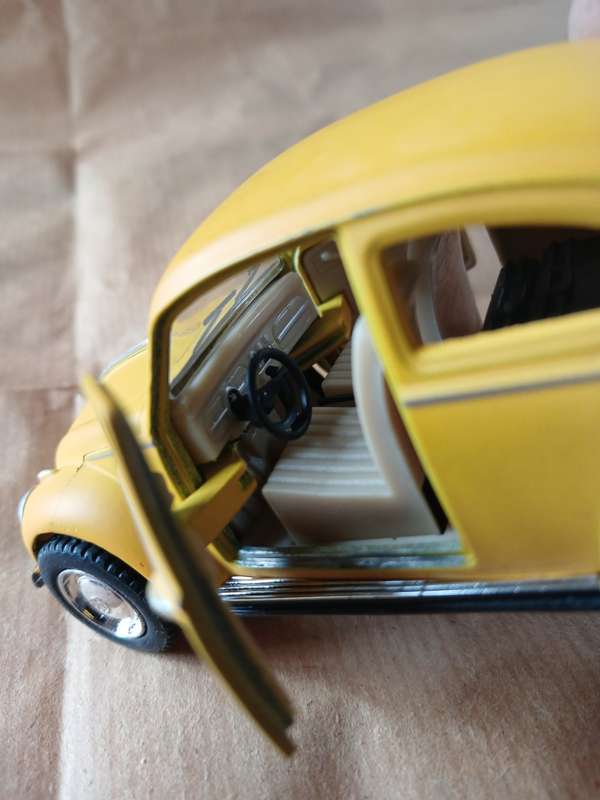 Kinsmart 1/32 scale 1967 model Volkswagen Classic Beetle