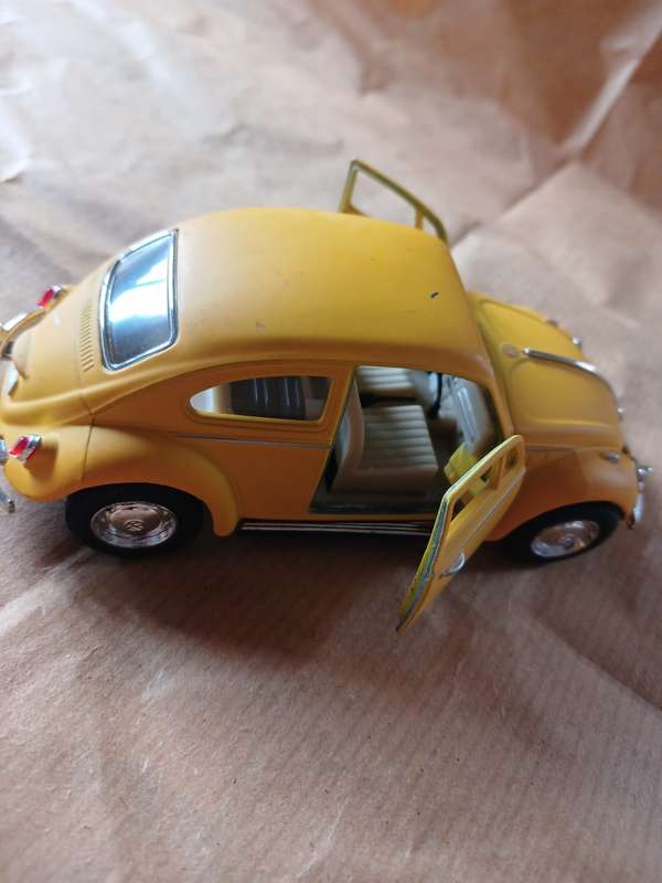 Kinsmart 1/32 scale 1967 model Volkswagen Classic Beetle