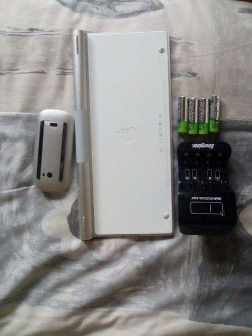 Apple Keyboard and Mouse with rechargeable batteries and Changer