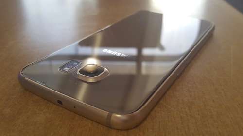 Samsung Galaxy S6 Gold (Broken Screen)