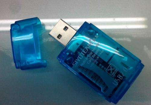 Plug & Play UNIVERSAL CARD READER USB HUB