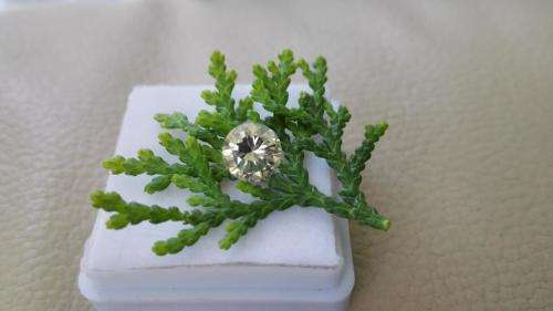 Beautiful 0.90 ct 6.55 mm Off White Yellow color VS2 Round Cut Loose Moissanite