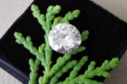 Beautiful 1.40 ct 7.05 mm White  color I-K Si1 Round Cut Moissanite