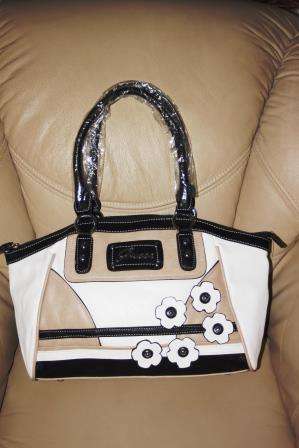 GUESS HANDBAG BLACK BEIGE AND CREAM