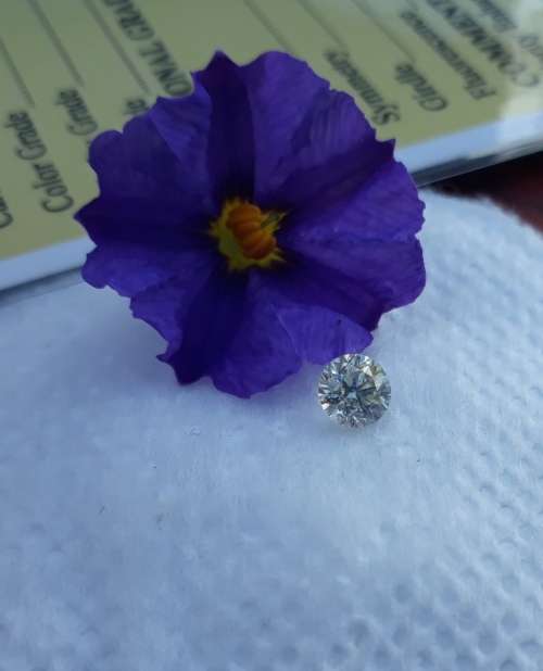 0.56ct  Round cut Diamond I colour Vs2