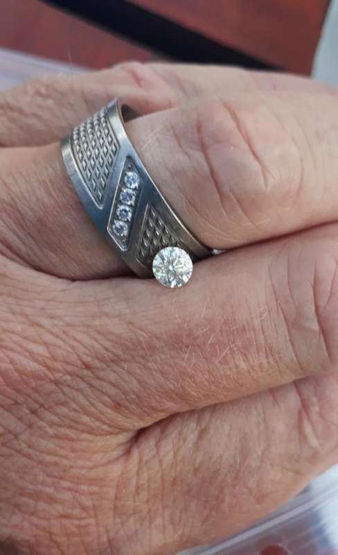 0.56ct  Round cut Diamond I colour Vs2