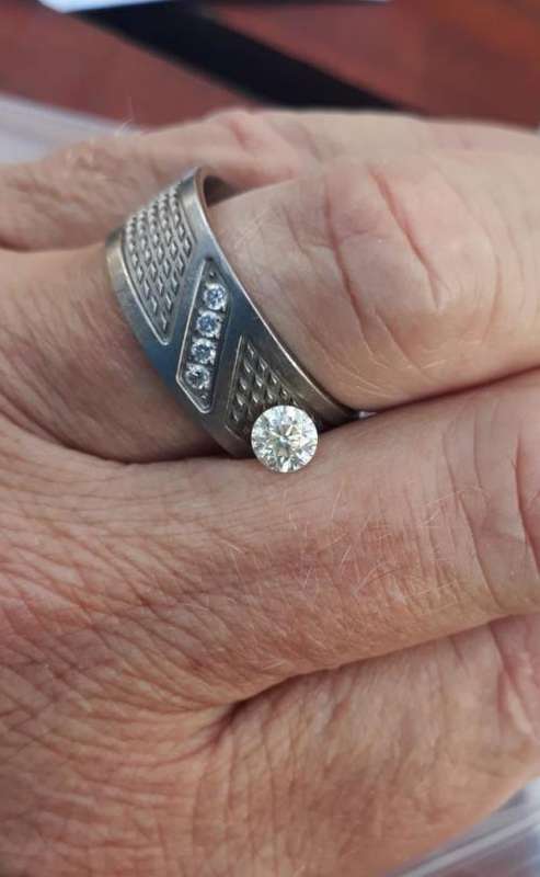 0.56ct  Round cut Diamond I colour Vs2