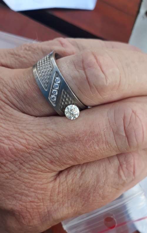 0.56ct  Round cut Diamond I colour Vs2