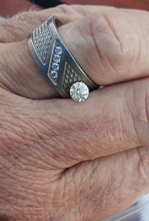 0.56ct  Round cut Diamond I colour Vs2