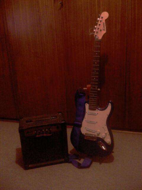 Kimaxe electric guitar and amp