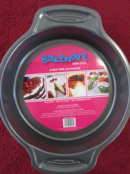 ***BRAND NEW BAKING PANS - NON STICK***